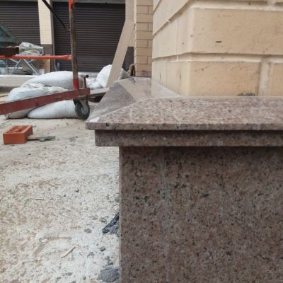 Fasad_doma_granit_3