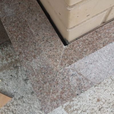Fasad_doma_granit_4